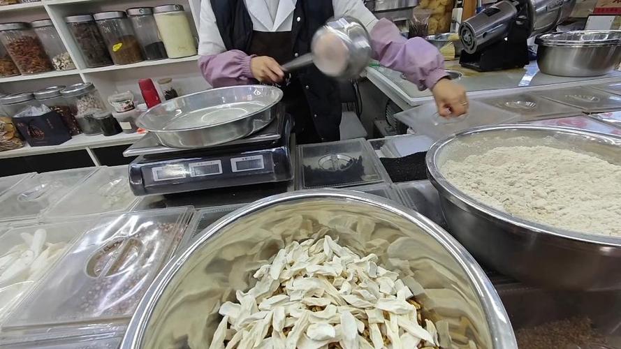 家里八珍粉喝了了,到大连熟食品交易中心买"口粮"!